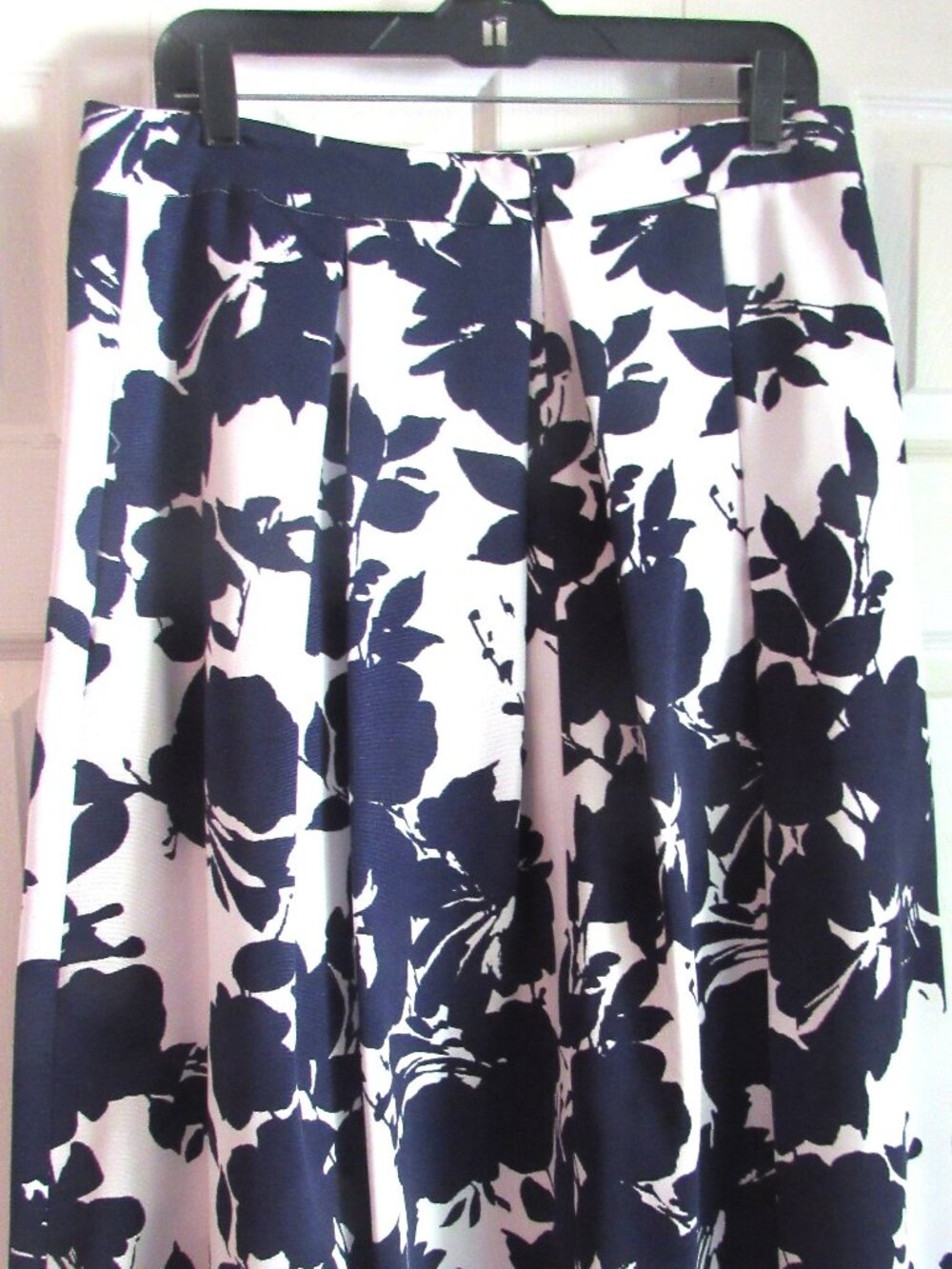 KATHERINE KELLY NAVY AND WHITE FLORAL SKIRT SZ 14